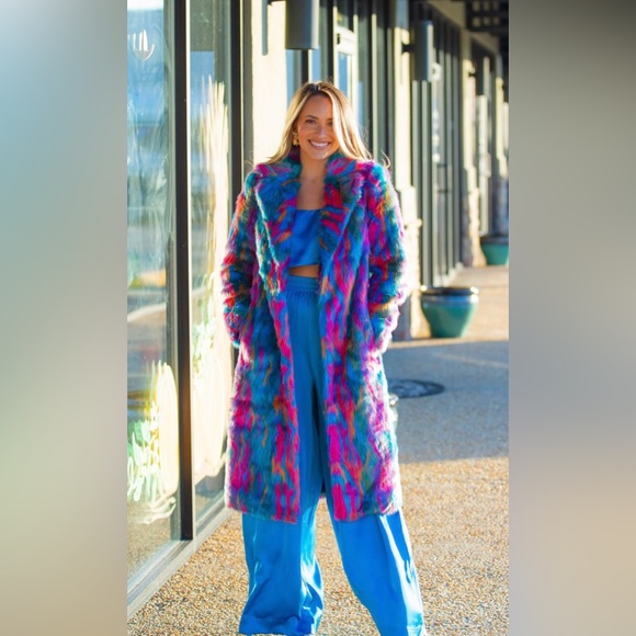 Miss Tiffy Fur Jacket in Galaxy
Show Me Your Mumu
Color:Galaxy - Picture 1 of 3